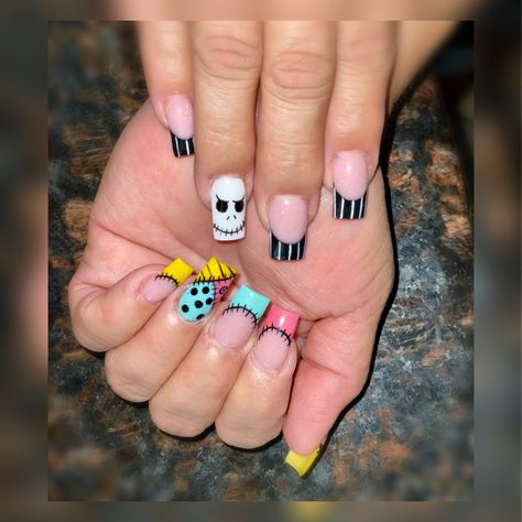 Jack and Sally Halloween Nails Cute Halloween Nails Jack Skellington, Acrylic Nails Nightmare Before Christmas, Cute Disney Nails Acrylic Simple, Nail Art Designs Nightmare Before Christmas, Cute Acrylic Nails For Halloween, Jack And Sally Acrylic Nails, Nightmare Before Christmas Short Nail Designs, Halloween Matching Couple Nails, Halloween Nail Designs Jack Skellington