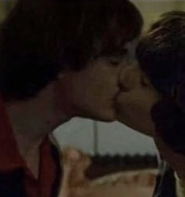 Idk they r kissing Byler Kiss, Kiss