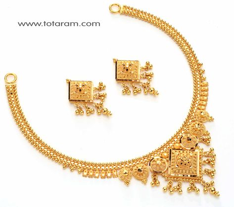 Oddly, I like it. Neklesh Jewellery Gold, Necklace Set Gold, 22k Gold Necklace, Temple Jewelry Necklace, Gold Necklace Indian, 22k Gold Jewelry, Gold Mangalsutra Designs, Gold Necklace Indian Bridal Jewelry, Gold Jewelry Stores