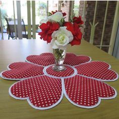 Sew Valentine Projects, Valentine Table Runner, Crochet Table Runner Pattern, Quilted Table Runners Patterns, Embroidery Hearts, Placemats Patterns, Crochet Table Runner, Table Runner And Placemats, Table Runner Pattern