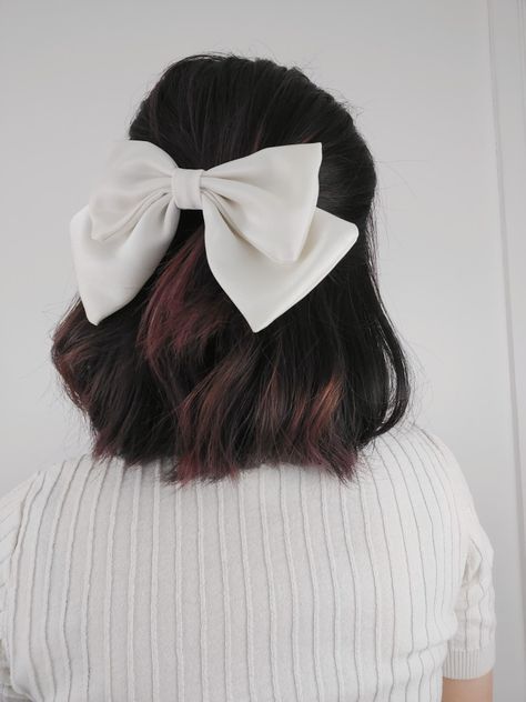 Short Hair Accessories, Short Brown Hair, Bridesmaid Hair Accessories, Bow Hairstyle, Clip Hairstyles, Ribbon Hairstyle, Penteado Cabelo Curto, Jolie Photo, Stylish Hair