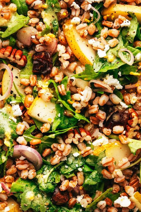 Ginger Vinaigrette, Farro Salad Recipes, Farro Recipes, Winter Salad Recipes, Farro Salad, Grain Salad, Seasonal Fruit, Gimme Some Oven, Winter Salad