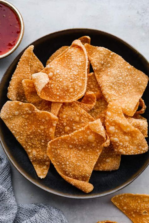 Deep Fried Wontons, Fried Wonton, Wonton Chips, Crispy Wonton, Spring Salad Recipes, Homemade Tortilla Chips, Best Chips, The Recipe Critic, Recipe Critic