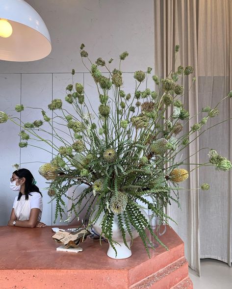 Nature Instagram, Modern Flower Arrangements, Vase Arrangements, Floral Studio, Modern Flower, Bath House, Large Flowers, Flower Arrangement, Flowers Bouquet