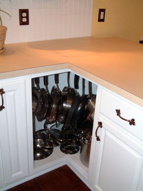 Great idea...use hooks to hang your pans! ~ 150 Dollar Store Organizing Ideas and Projects for the Entire Home Kitchen Cabinets Upgrade, Pantry Organization Ideas, Kitchen Ikea, Hanging Pans, Pan Organization, Organized Kitchen, Inside Cabinets, Ideas Para Organizar, Diy Casa