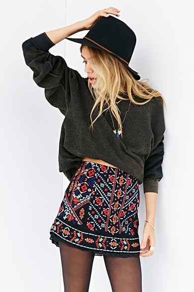 Ecote Nattie Embroidered Mini Skirt Urban Outfitters Style, Boho Mode, Hippie Look, Skirt Denim, Mode Boho, Miniskirt Outfits, Skirt Outfit, Fall Fashion Trends, Outfit Goals