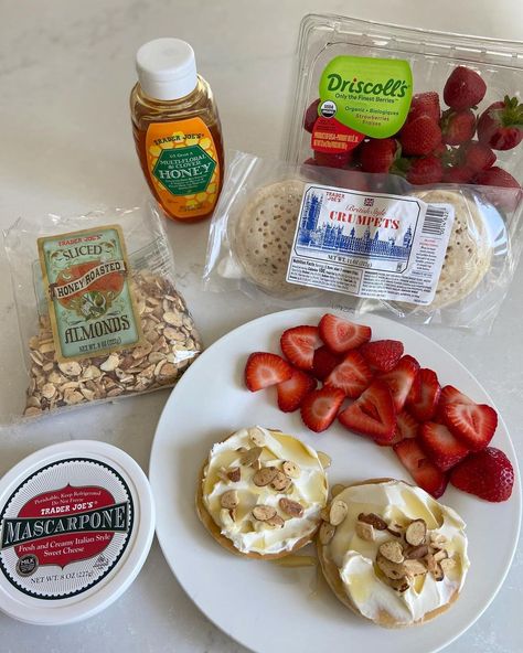 Trader Joes Breakfast Recipes, Crumpet Breakfast Ideas, Trader Joes Snack Ideas, Breakfast From Trader Joe’s, Trader Joe’s Food, Trader Joes Breakfast Ideas, Trader Joe’s Breakfast, Basic Dinner Ideas, Trader Joes Easy Meals