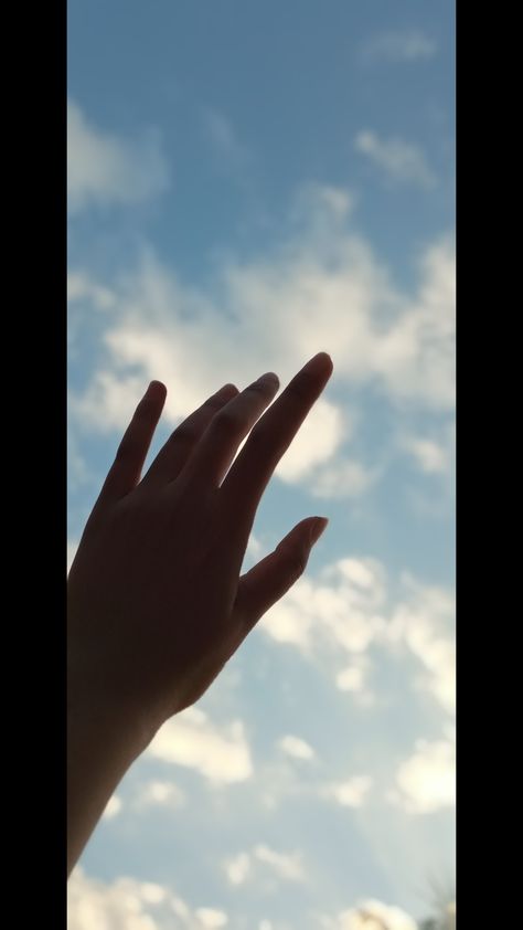 Hands In The Air Pose, Touching The Sky, Hands In The Air, Sky And Clouds, Girly Photography, The Sky, Okay Gesture, Photography