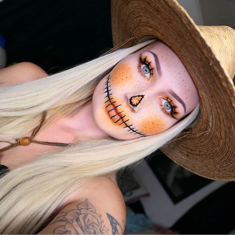 40+ Scarecrow Makeup Ideas For Halloween - The Glossychic Halloween Scarecrow Makeup, Scarecrow Makeup Ideas, Scarecrow Face Paint, Scarecrow Halloween Makeup, Halloween Costumes Scarecrow, Makeup Ideas For Halloween, Halloween Gesicht, Scarecrow Makeup, Scarecrow Face