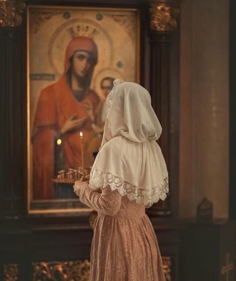 Church Girl Aesthetic, Catholic Fashion, Christian Veils, Christian Modesty, Catholic Veil, Traditional Catholicism, Church Aesthetic, Monastic Life, Catholic Women