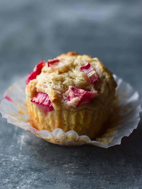 Muffins With Sour Cream, Healthy Sour Cream, Sour Cream Muffins, Irish Desserts, Rhubarb Muffins, Strawberry Rhubarb Jam, Bakery Style Muffins, Lemon Blueberry Muffins, Muffin Tin Recipes