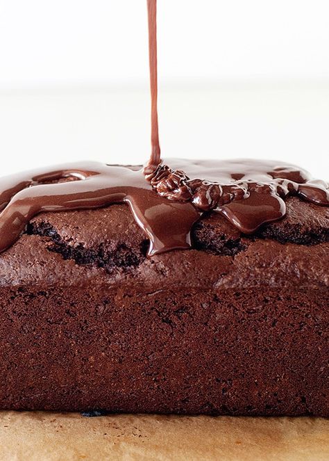 Chocolate Yogurt Cake - Sometimes simple is best, and that is the case for this chocolate loaf cake recipe. Moist chocolate cake with a gloriously shiny chocolate glaze. Chocolate Yogurt Cake, Baking With Yogurt, Chocolate Yogurt, Chocolate Pound Cake, Yogurt Cake, Chocolate Glaze, Chocolate Frosting, Eat Dessert, Sweets Treats