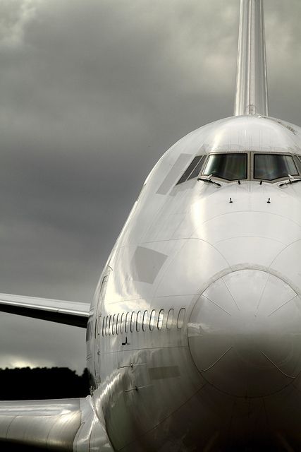 Boeing 747-400 Nose shot | Flickr - Photo Sharing! Jet Privé, Commercial Plane, Boeing 747 400, Airplane Wallpaper, Airplane Photography, Boeing Aircraft, Passenger Aircraft, Flight Training, Aircraft Photos