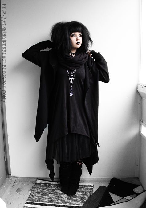 Black Widow Sanctuary Trad Goth Outfits With Pants, Casual Trad Goth Outfits, Bell Sleeve Goth Outfit, Oversized Black Gothic Outerwear, Dark Mori Fashion, Black Vkei Dress, Dark Gothic Fashion, Goth Fits, Goth Outfit Ideas