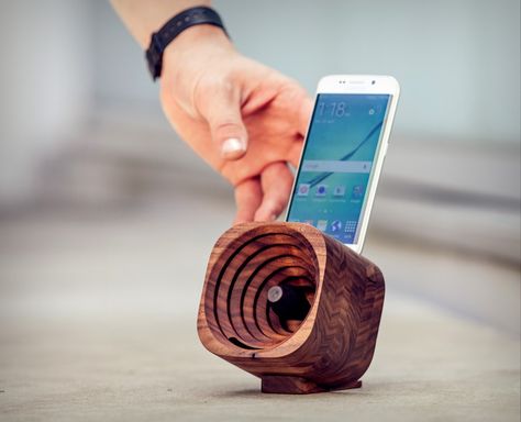 Hurry! Here are our Top 11 Father’s Day gifts! | Yanko Design Wooden Speakers, Handy Gadgets, Speaker Design, Wood Design, Wood Turning, Tech Gadgets, Cool Gadgets, Iphone 5, Industrial Design