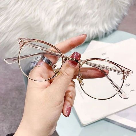 Glasses Frames For Girl, Clear Glasses Frames Women, Glasses Women Fashion Eyeglasses, Spectacles For Women, Cute Glasses Frames, Glasses Ideas, Glasses Frames Trendy, Classy Glasses, Fancy Glasses