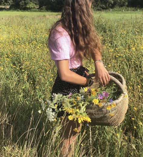 Flower Girl Aesthetic, Aesthetic Flower, Different Aesthetics, Beautiful Life, Hopeless Romantic, Life Is Beautiful, Georgia, Flower Girl, Flowers