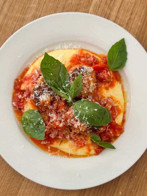 The lightest turkey and ricotta meatballs with tomato sauce and cheese polenta Meatballs With Polenta, Meatballs With Tomato Sauce, What To Have For Dinner, Cheese Polenta, Ricotta Meatballs, Turkey Meatballs, Mashed Cauliflower, How To Double A Recipe, Yummy Lunches