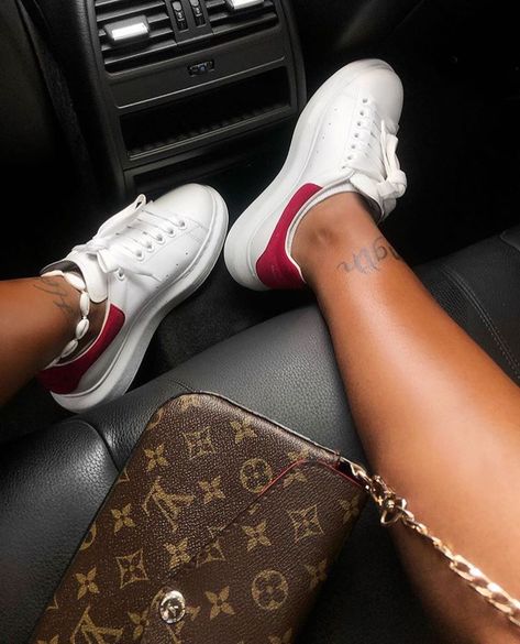 Red And White Alexander Mcqueen, Red Bottom Sneakers, Outfit Estate, Chicks In Kicks, Alexander Mcqueen Red, Alexander Mcqueen Oversized Sneaker, Girls Tennis Shoes, Mcqueen Shoes, Alexander Mcqueen Sneakers