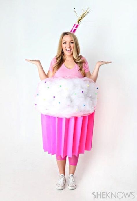 10 of my very favorite DIY food themed Halloween costumes that are cute, simple, and easy to make. You would never guess that they are homemade! | DIY halloween costumes | homemade halloween costumes | food themed halloween costumes | halloween costume ideas | what to wear for halloween || Design Dazzle Halloween Costumes Homemade, Cupcake Halloween Costumes, Costumes Homemade, Cupcake Costume, Halloween Costume Design, Themed Halloween Costumes, Diy Cupcake, Homemade Halloween Costumes, Diy Cupcakes