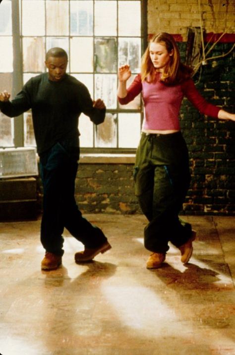 Still of Julia Stiles and Sean Patrick Thomas in Save the Last Dance (2001) Sean Patrick Thomas, 90s Dance, Save The Last Dance, The Last Dance, Billy Elliot, Julia Stiles, Dance Movies, Romantic Films, Dancing Aesthetic