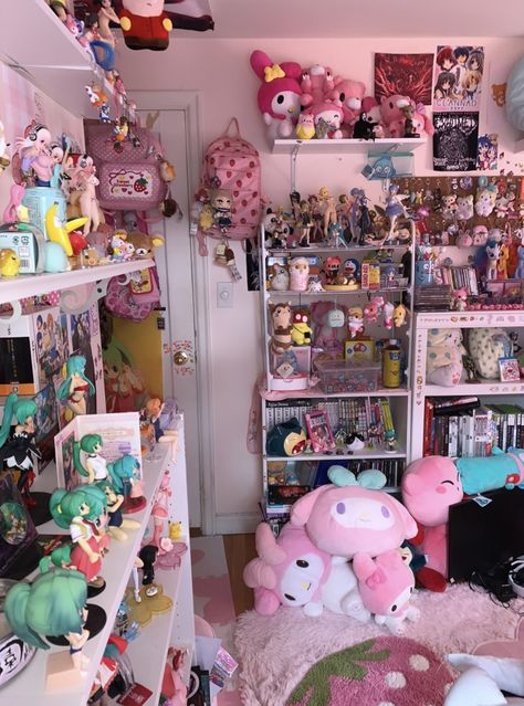 Cluttered Bedroom Aesthetic, Cutecore Room, Bite Mark, Cluttered Bedroom, Kawaii Room Ideas, Otaku Room, Hello Kitty Rooms, Kawaii Room Decor, Cute Bedroom Ideas