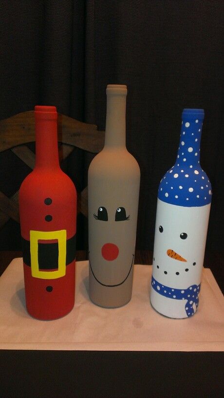 Christmas Craft With Wine Bottles, Wine Bottle Holiday Crafts, Christmas Decor Wine Bottles, Santa Wine Bottle Crafts Diy, Santa Bottles Painted, Wine Bottle Santa Claus, Santa Wine Bottle Crafts, Winter Wine Bottles, Christmas Diy Wine Bottles