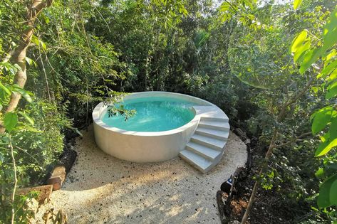 This All-glass Cabin in the Mexican Jungle Is One of the Most Stunning Airbnbs We've Ever Seen Mini Glass House, Camp Design, Glass Cabin, Plunge Pools, Mini Pool, Round Pool, Small Pool Design, Splash Pool, Puerto Morelos