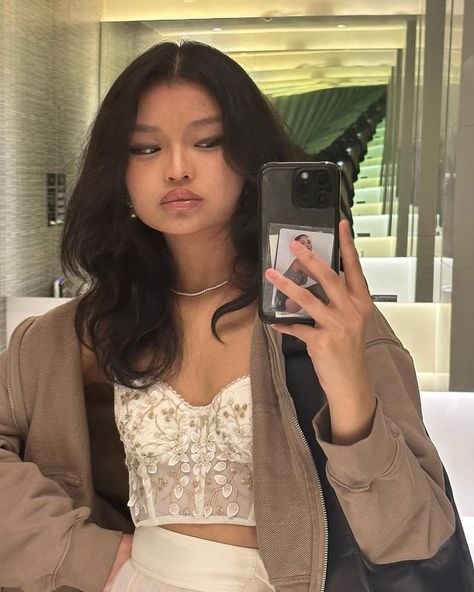 lyn lapid mirror selfie in bgc (philippines) <3 Bgc Philippines, Lyn Lapid, Shes Perfect, Ladies And Gentlemen, Korean Entertainment, I'm In Love, Girls World, Music Mix, My Favorite Music