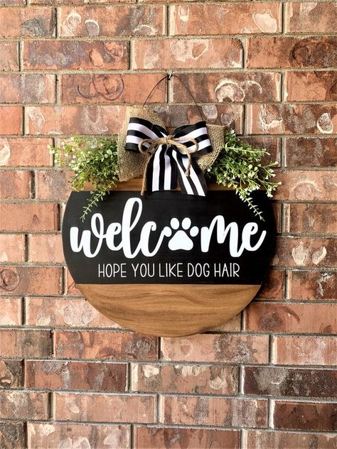 Hair Sign, Door Hangers Wooden, Dog Door Hanger, Farmhouse Door Hanger, Mom Decor, Wood Staining, Round Door Hanger, Door Hanger Ideas, Farmhouse Door