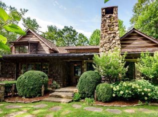 131 Bent Tree Ln, Cashiers, NC 28717 - Zillow Log Cabin Mansions, Log Cabin Kitchen, Cabin Mansion, Extravagant Homes, Cashiers Nc, Rustic Log Cabin, Stone Chimney, Colonial Exterior, Rustic Luxe