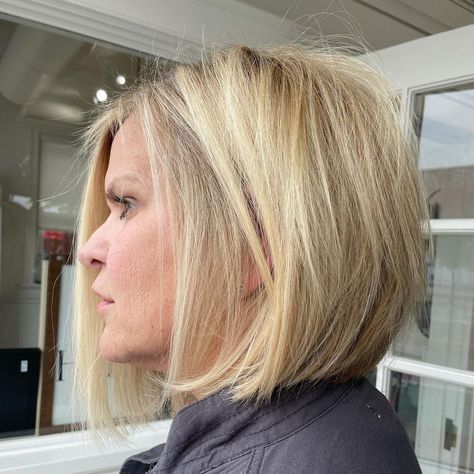 Are you a fan of bob haircuts? A lot of women love them since they are so low-maintenance while being so gorgeous, effortless, and easy to style. If y... Short Asymmetrical Bob, Curly Asymmetrical Bob, August Style, Modern Bob Haircut, Asymmetrical Bob Short, Graduated Bob Haircuts, Asymmetrical Bob Haircuts, Medium Bob Haircut, Bob Cuts