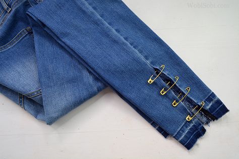 WobiSobi: Edgy, Safety Pin Cuff Jeans: DIY. Safety Pin Jeans, Diy Distressed Jeans, Clothes Painting, Diy Safety, Cuff Jeans, Painted Clothes Diy, Safety Pins, Cuffed Jeans, Jeans Diy