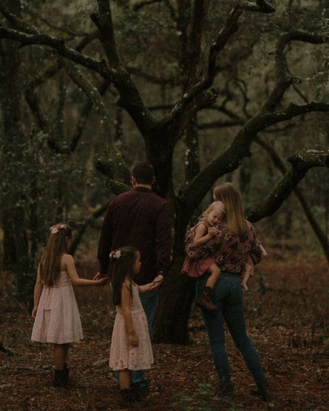 Whimsical family sesh’ in the forest.. Family In The Woods, Unique Family Photos, Woods Photography, Dark Cottagecore, Walk In The Woods, Family Photoshoot, Family Photos, Forest, Photography