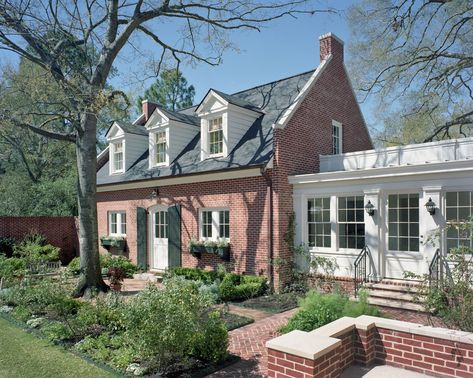 Georgian Addition on Del Monte - Curtis & Windham Inc. Colonial Addition, American Colonial Architecture, Addition Exterior, Rochester Homes, Cape Cod Exterior, Timeless House, Georgian Mansion, Sunroom Addition, Georgian House