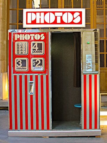 Photo Booth Design, Design Sites, 4 Poses, Vintage Photo Booths, Secret Door, Photo Booth Backdrop, Foto Art, Vending Machine, Pop Up Store