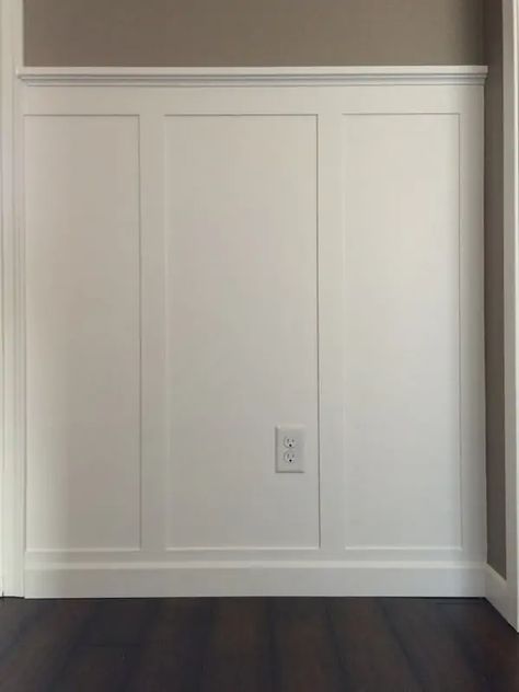 Diy Board And Batten, Wainscoting Bedroom, Wainscoting Styles, Diy Wainscoting, Wall Paneling Diy, Board And Batten Wall, Home Remodeling Diy, Room Remodel, Board And Batten