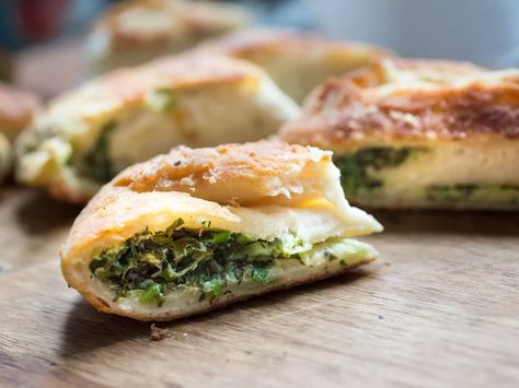 Stuffed Moldovan Flatbreads with Dill and Sorrel Sorrel Recipe, Saveur Recipes, Dill Recipes, Flatbread Recipes, Romanian Food, European Food, Russian Recipes, Afternoon Snacks, Flatbread