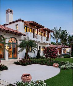 Mediterranean Exterior, Hacienda Style Homes, Mediterranean Architecture, Mediterranean Style Homes, Mediterranean Home Decor, Spanish Style Home, Casas Coloniales, Spanish Style Homes, Hacienda Style