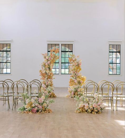 Spring Branches, Brides Flowers Bouquet, Summer Wedding Ceremony, Lush Wedding, Floral Arch Wedding, Wedding Arbor, Aisle Flowers, Daisy Wedding, Online Classroom