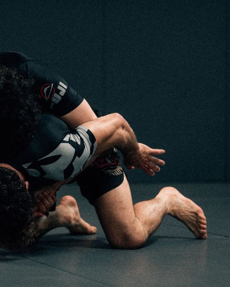 Jiu Jitsu Photoshoot, Bjj Woman Jiu Jitsu, Jiu Jitsu Photography, Jujitsu Aesthetic, Bjj Photography, Jiujitsu Aesthetic, Jiu Jitsu Aesthetic, Bjj Aesthetic, Jiu Jitsu Wallpaper