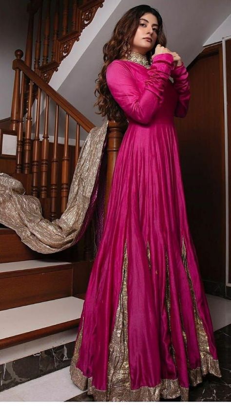 Stylish pakistani party dresses ides 2022🥰 Unique Dresses Indian, Pink Dress Design, Pakistani Party Dresses, Rose Dark, Velvet Dress Designs, Latest Dress Design, Pakistani Fancy Dresses, Indian Dresses Traditional, Traditional Indian Outfits