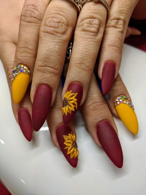 3d Sunflower Nails, Marigold Nails, Thanksgiving Nails Almond, Fall Sunflower Nails, 3d Sunflower, Fall Acrylic, Sunflower Nails, Fall Acrylic Nails, Orange Ombre