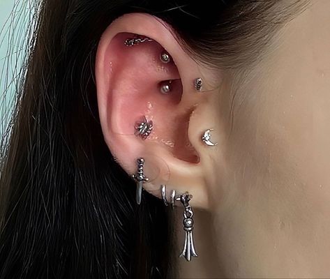 Ear Styling, Ear Peircings, Earring Stack, Cool Ear Piercings, Pretty Ear Piercings, Face Piercings, Body Control, Cool Piercings, Red Ink Tattoos