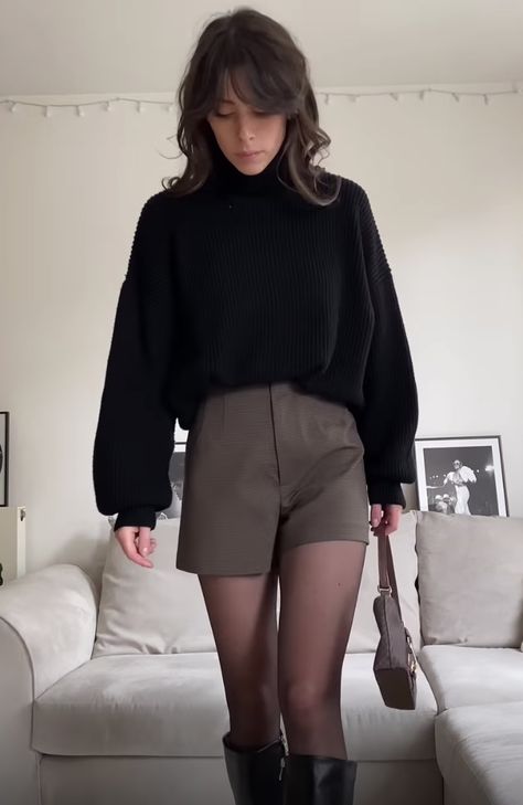 Shorts With Tights Winter, Short Skirt Outfits Winter, Skirt Outfits With Tights, Shorts With Tights Outfit, Shorts And Tights Outfit, Outfit With Tights, Pantyhose Outfit, Tights Boots, Short Skirts Outfits