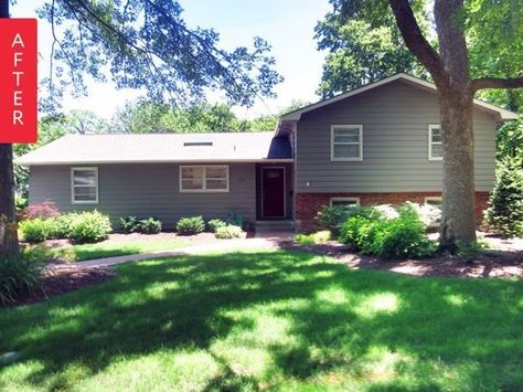 Before & After: A 1950s Facade Gets an Update | Apartment Therapy Tri Level Remodel, Split Level House Exterior, Split Level Remodel Exterior, Tri Level House, Split Level Exterior, Brick House Exterior Makeover, Split Level Remodel, Home Exterior Makeover, Split Level House