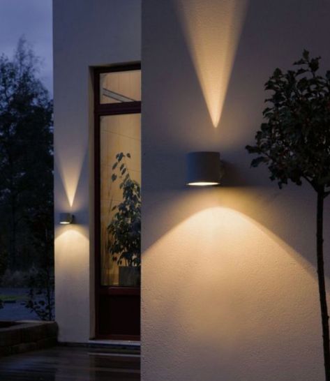 Modern Exterior Lighting, Modern Landscape Lighting, Modern Outdoor Wall Lighting, Landscape Lighting Design, Diy Lampe, Bracket Lights, Facade Lighting, Outdoor Landscape Lighting, Modern Outdoor Lighting