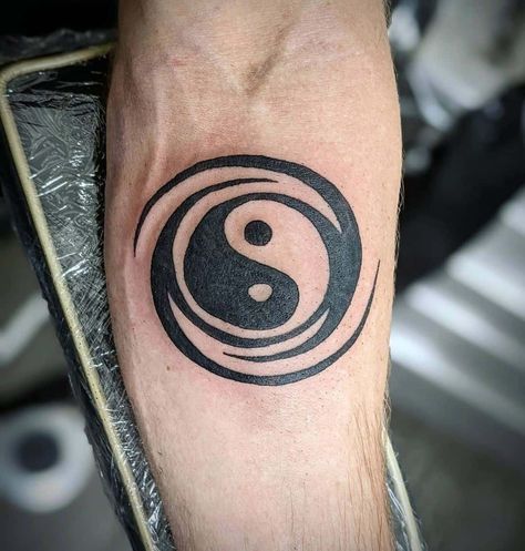 Geometric Yin Yang Tattoo Design, Yin Yang Tattoo Ideas For Women, Yin Yang Forearm Tattoo, Ying Yang Tattoo Ideas Unique, Ying Yang Tattoo Men, Yin Yang Shoulder Tattoo, Yin Yang Neck Tattoo, Ying Yang Tattoo Unique, Tattoo Ideas Male Meaningful