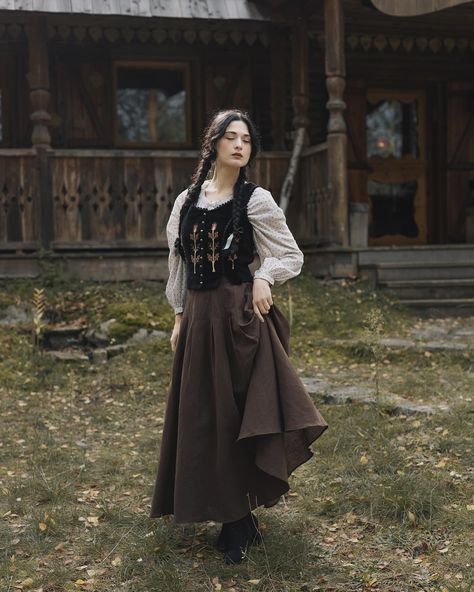 Folk Outfit Woman, Chestnut Outfit, Cottagecore Outfits Summer, Hobbitcore Fashion, Rust Embroidery, Cottage Core Aesthetic Outfit, Dark Romanticism, The Vvitch, Cottagecore Outfit