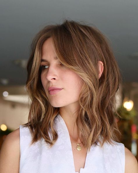 Curtain bangs are the most sought-after trend of 2021. They do some excellent face framing, thus enhancing eyes and cheekbones, and grow out seamlessly. More than that, a curtain fringe helps women hit the middle part and modern shag trends that are nothing but huge now. Shall you cut some window bangs too? After you …